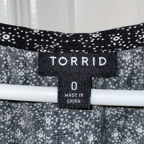 Torrid Border Print Challis Cold Shoulder Dress size 0 equivalent large 12 - Picture 9 of 11